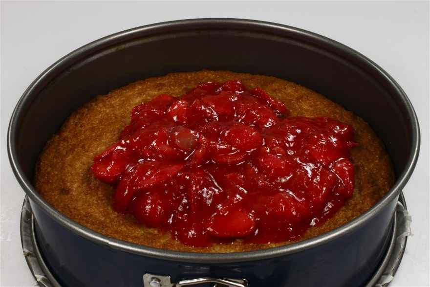 Bagt kage med rabarber og Jordbær ... klik for at komme tilbage