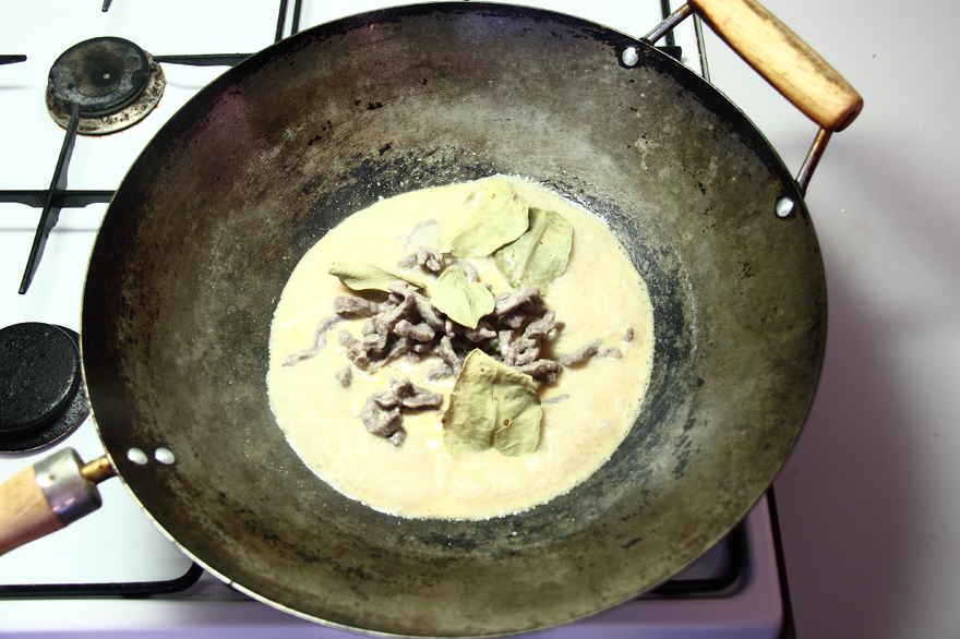Oksekød i wok kogt i kokosmælk ... klik for at komme tilbage