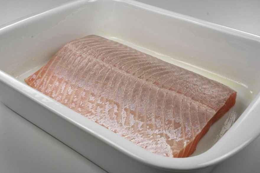 Australsk lakseret med ananassauce - En opskrift fra Alletiders Kogebog ...