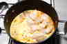 Torskefilet i tomatflødesovs med rejer, fetaost og hvidløg, billede 3