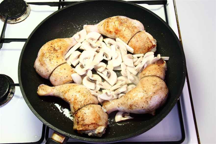 Fyldte kyllingelår med champignonsauce ... klik for at komme tilbage