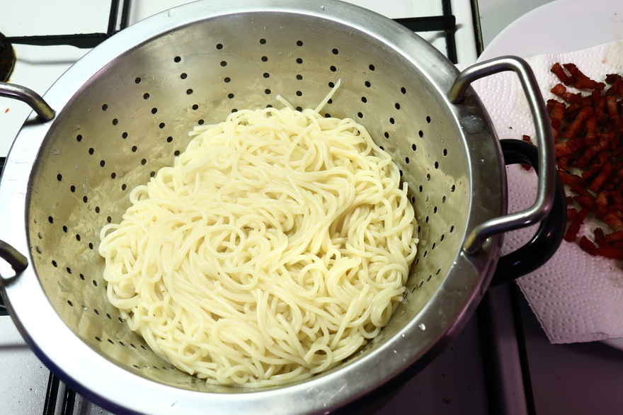 Spaghetti med ost og bacontern ... klik for at komme tilbage