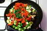 Bagt helleflynder med porrer, tomat og svampe  ... klik på billedet for at komme tilbage