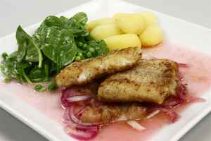 Stegt torsk med rabarbersauce og spinat- ærtesalat, billede 4
