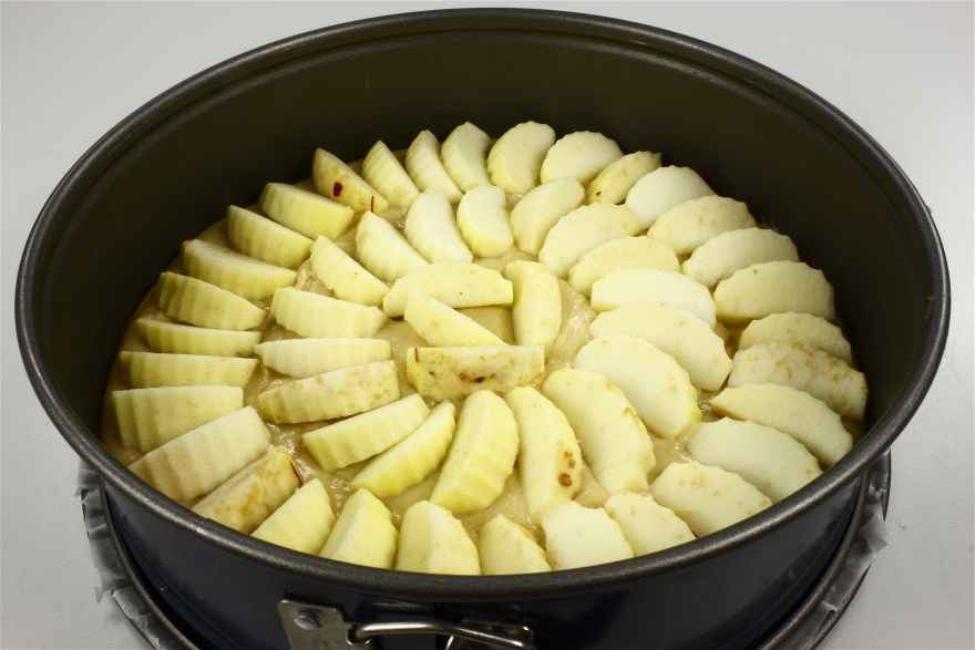 Bagt æblekage med marengs ... klik for at komme tilbage