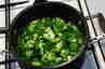 Broccolisalat med æbler og ristede solsikkekerner, billede 1