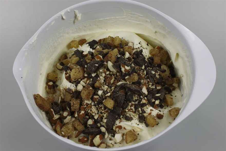 Hjemmelavet is med mandler, chokolade og marcipan ... klik for at komme tilbage