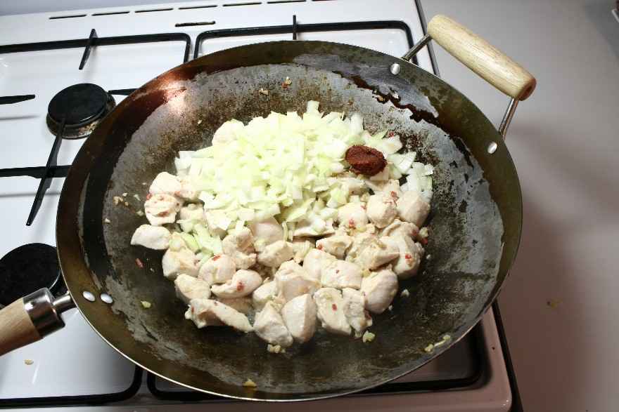 Indisk kylling i wok med kokosmælk, citron og tomat ... klik for at komme tilbage