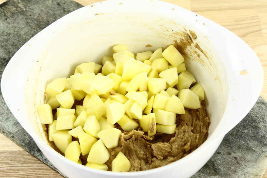 Bagt æblekage med hasselnødder ... klik for at komme tilbage