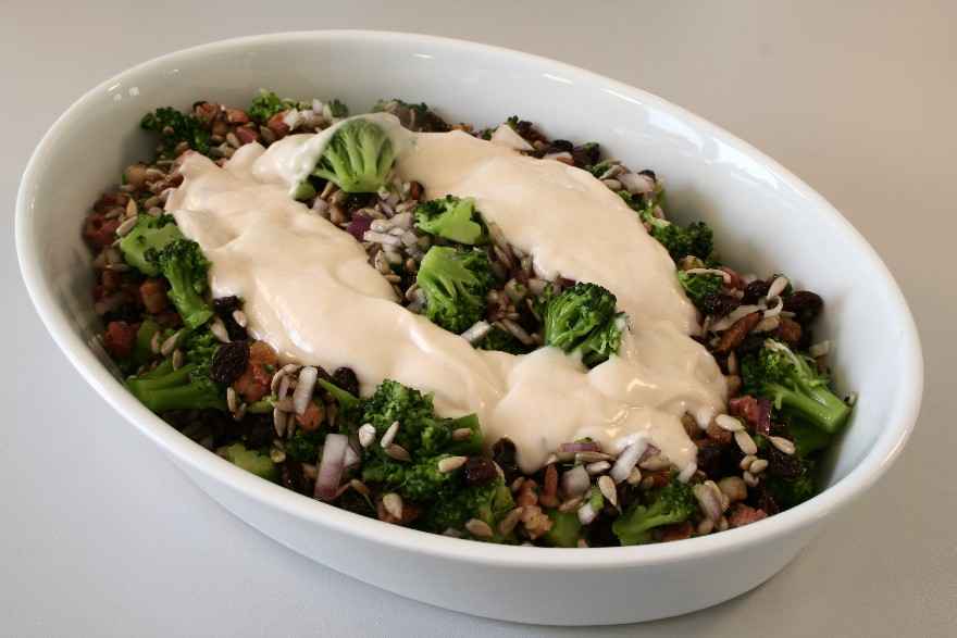 Broccolisalat med dressing ... klik for at komme tilbage