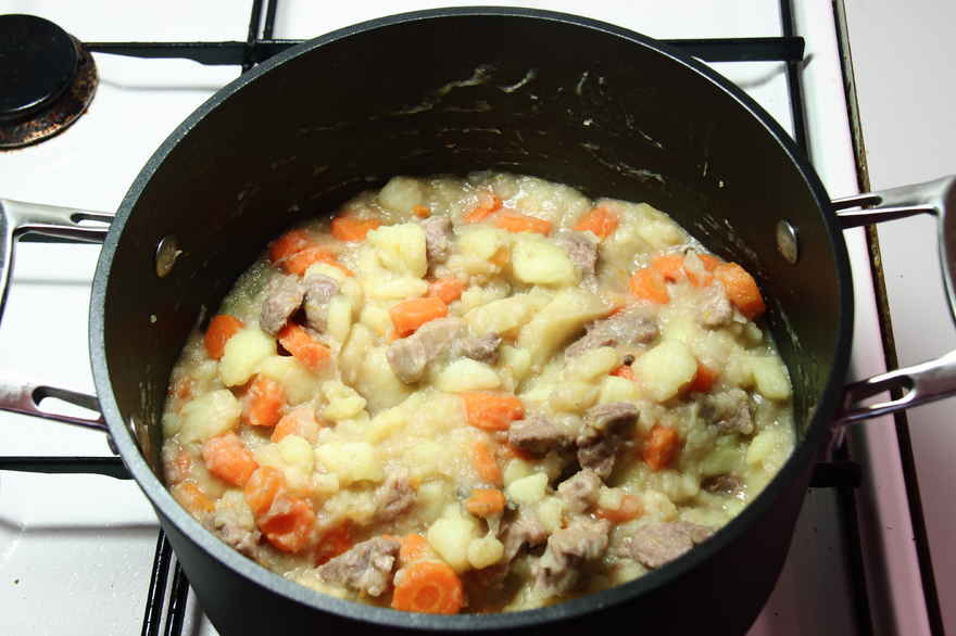Irsk stuvning med kartofler løg og gulerødder ... klik for at komme tilbage