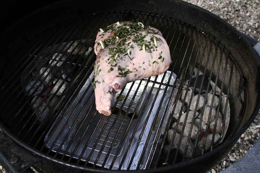 Grillet lammekølle med lavendel og rosmarin ... klik for at komme tilbage