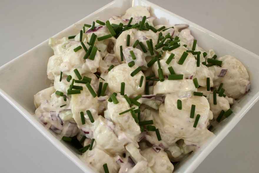 Kartoffelsalat med bladselleri og rødløg ... klik for at komme tilbage