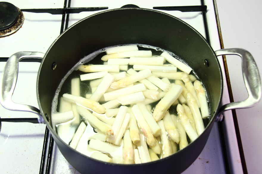 Legeret aspargessuppe ... klik for at komme tilbage