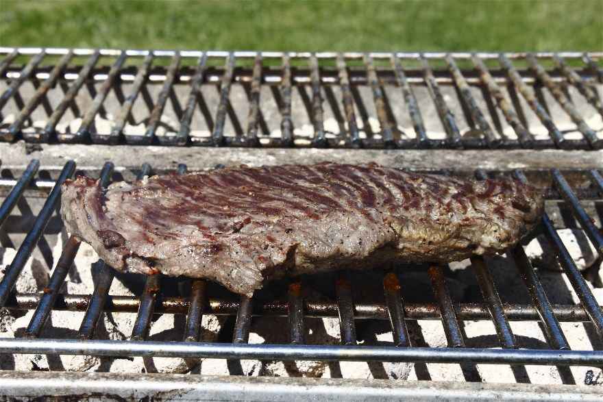 Grillet hvidløgsmarinert flanksteak ... klik for at komme tilbage