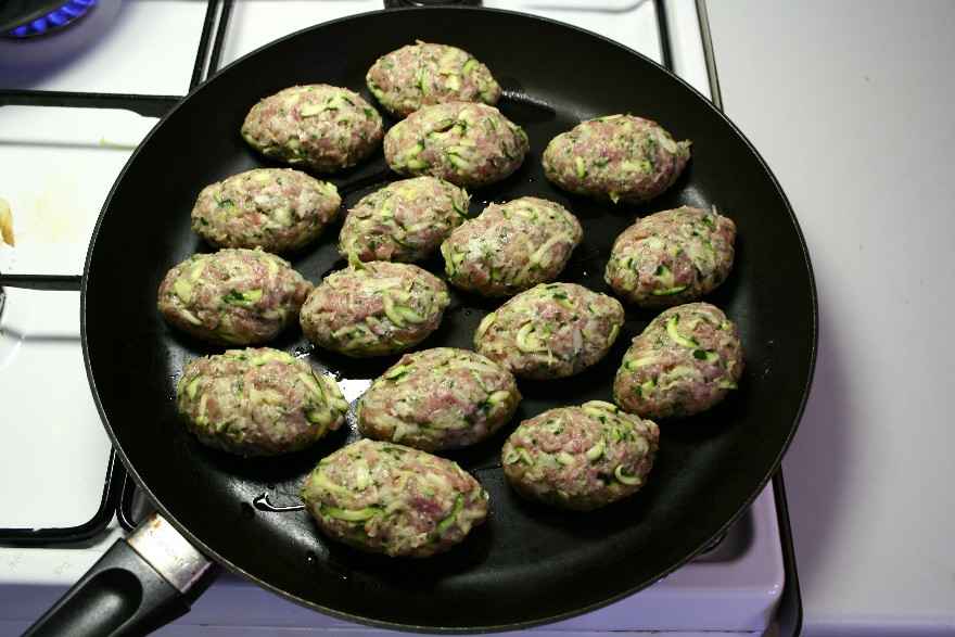 Fedfattige frikadeller med grønt og surt ... klik for at komme tilbage