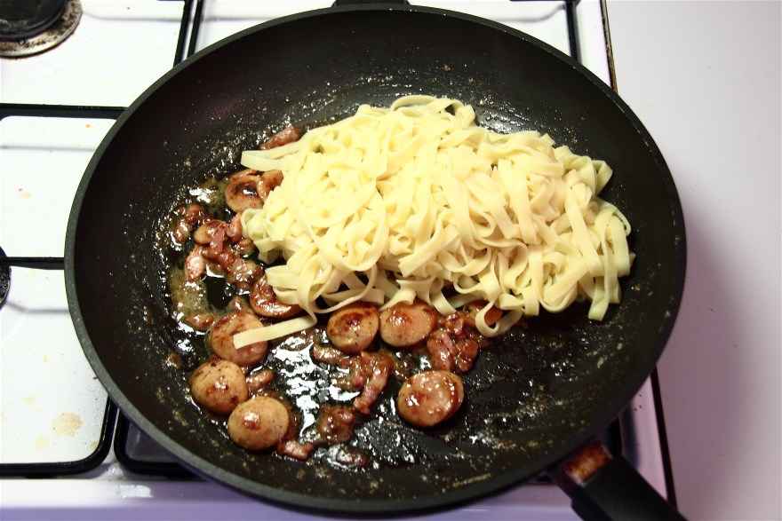 Pasta med bacon-flødesauce ... klik for at komme tilbage