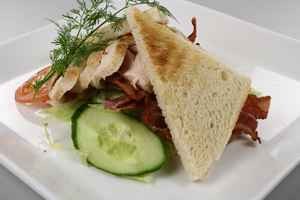 Club Sandwich med karrydressing
