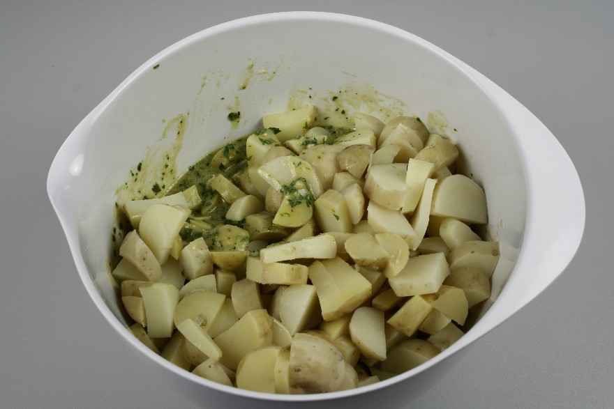 Salat af nye kartofler med sennepsdressing og persille ... klik for at komme tilbage