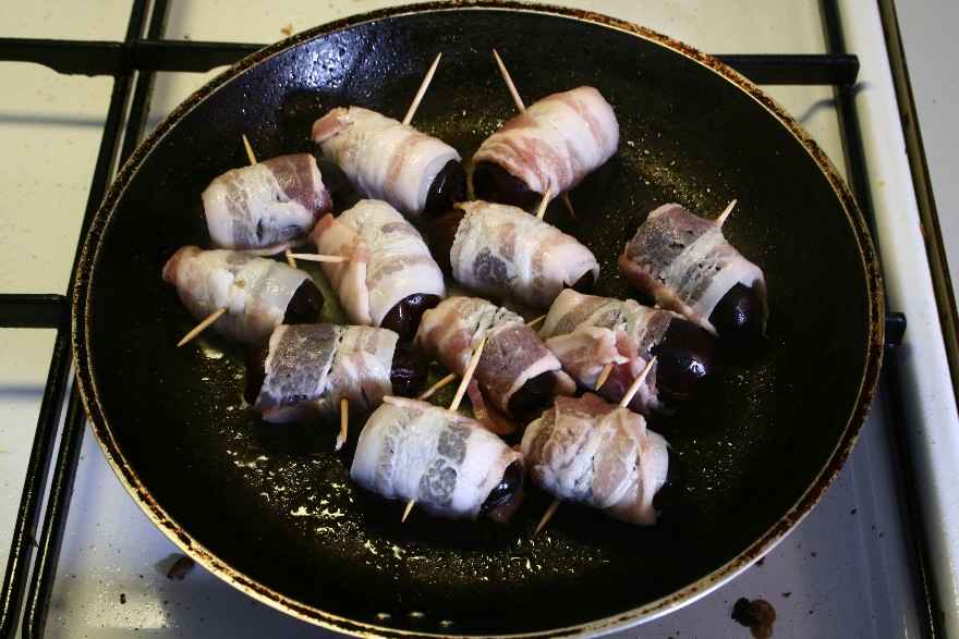 Dadler i baconsvøb ... klik for at komme tilbage