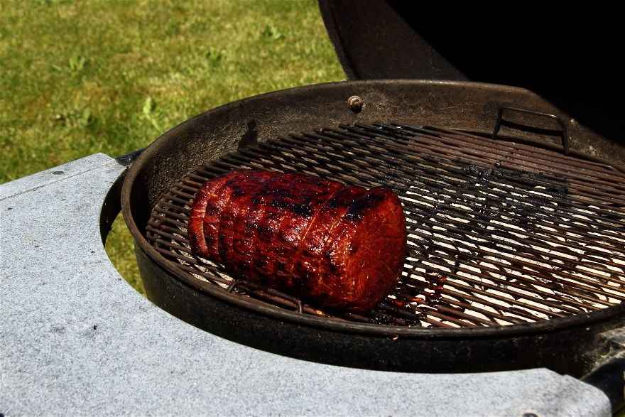 samtidig turnering nedenunder Marineret roastbeef på kuglegrill - opskrift - Alletiders Kogebog