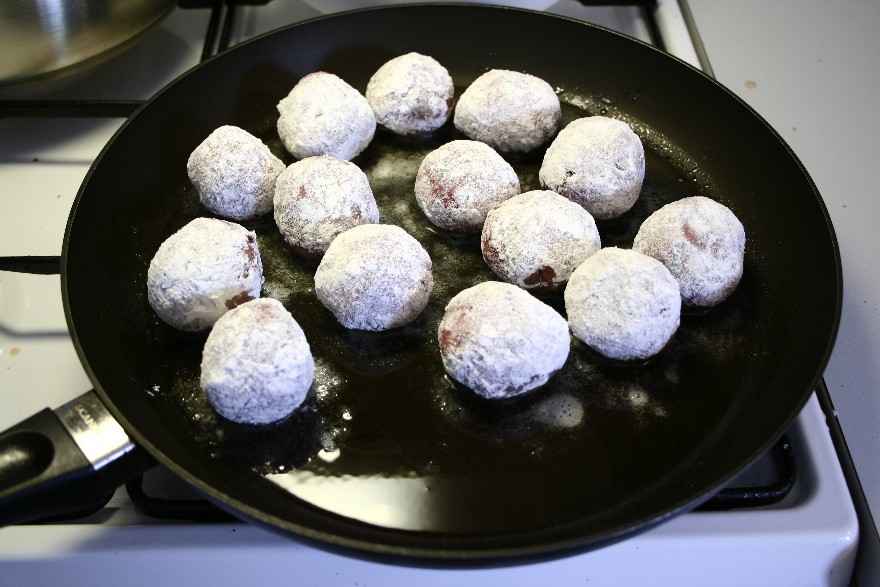 Italienske kødboller i tomatsovs ... klik for at komme tilbage