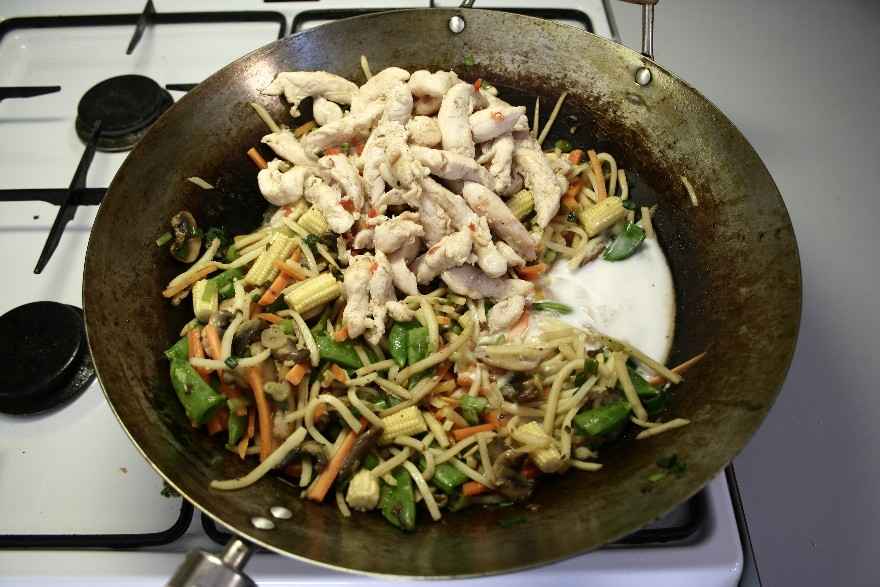 Wok med kyllingestrimler og kokosmælk ... klik for at komme tilbage