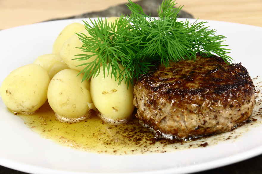 Hakket svinebøf med nye kartofler og brunet smør ... klik for at komme tilbage