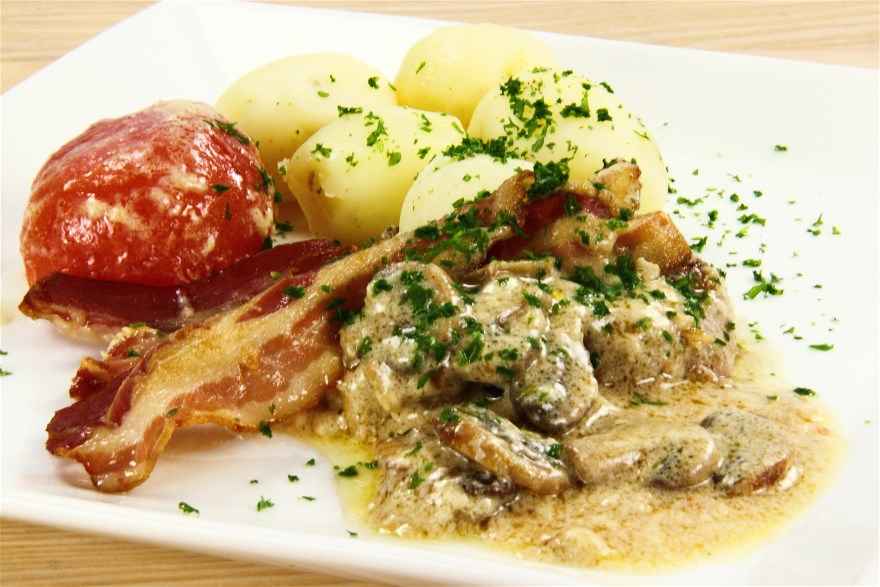 Svinemørbrad med tomat, champignon og bacon ... klik for at komme tilbage