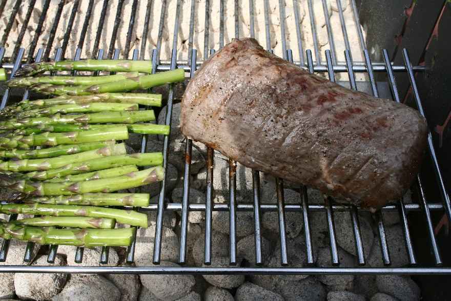 Grillet oksemørbrad vendt i salsa verde ... klik for at komme tilbage