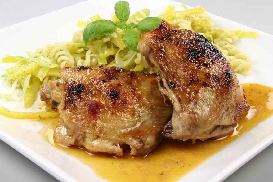 Stegte kyllingelår med pasta og pesto ... klik for at komme tilbage