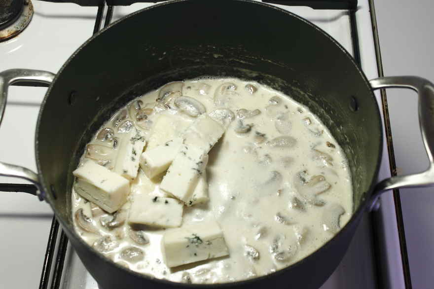 Champignon Gorgonzola sovs - opskrift - Alletiders Kogebog