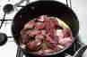 Svinehjerter i flødesovs med kartoffelmos og gele, billede 1