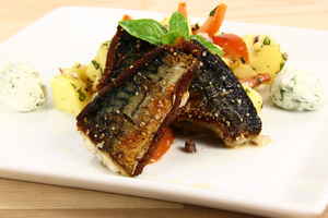Skindstegt makrel med marineret kartoffelsalat, billede 4