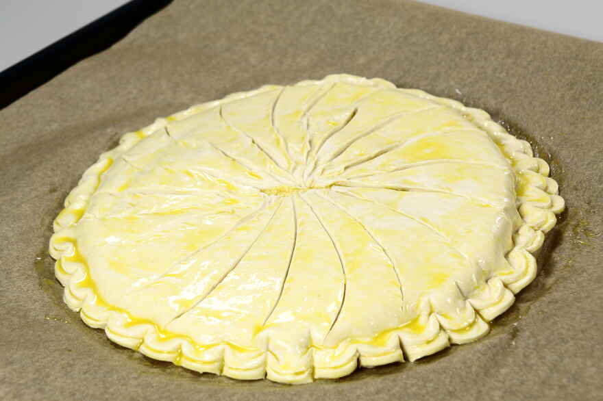 Galette des rois - Helligtrekongerstærte med mandelfyld ... klik for at komme tilbage