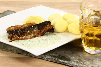 tilberedning af hornfisk på pande