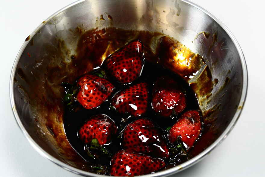 Sprængt andebryst med balsamico-glaserede jordbær ... klik for at komme tilbage