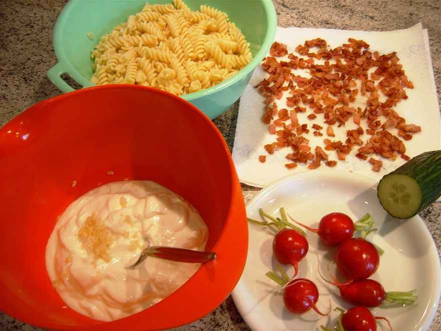 Pastasalat med radiser og agurk ... klik for at komme tilbage