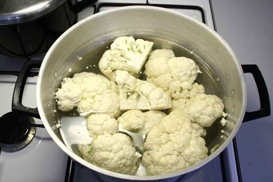 Blomkål med rød sauce og pølser ... klik for at komme tilbage