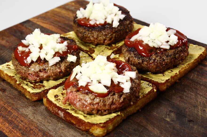 Toast med hakkebøf og spejlæg ... klik for at komme tilbage