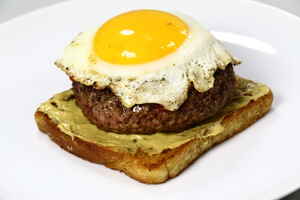 Toast med hakkebøf og spejlæg, billede 4