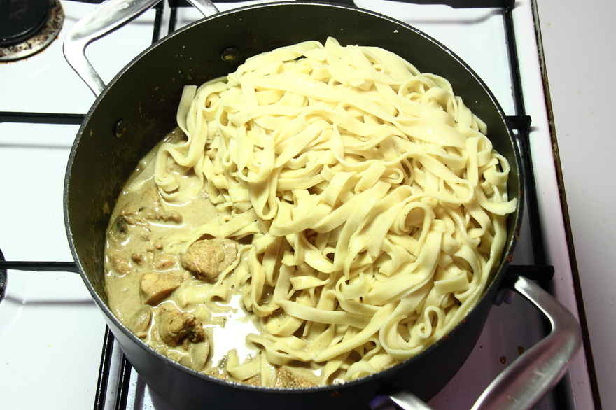Frisk pasta i karry flødesauce ... klik for at komme tilbage