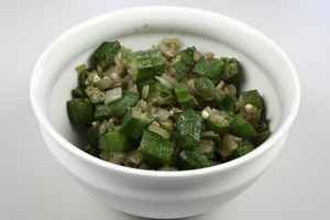 Bhindi Bhaji (Stegt Okra med løg), billede 4