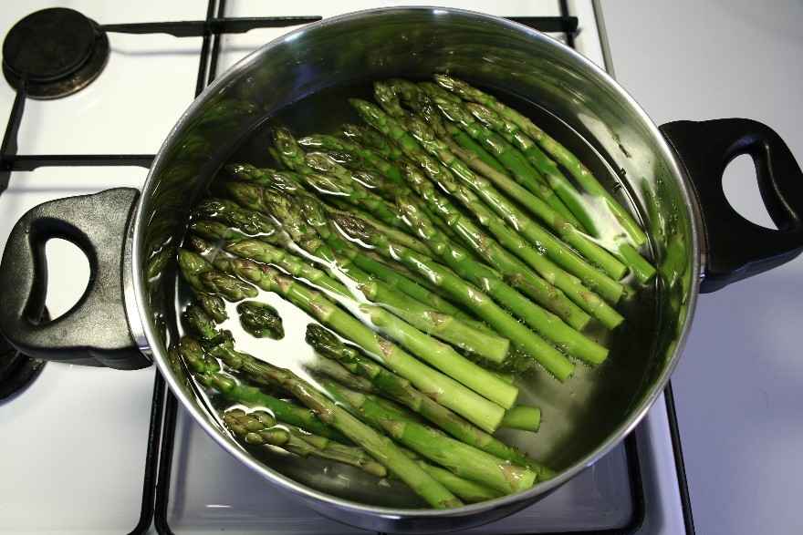 Asparges med parmesan (Asparagi alla parmigiana) ... klik for at komme tilbage