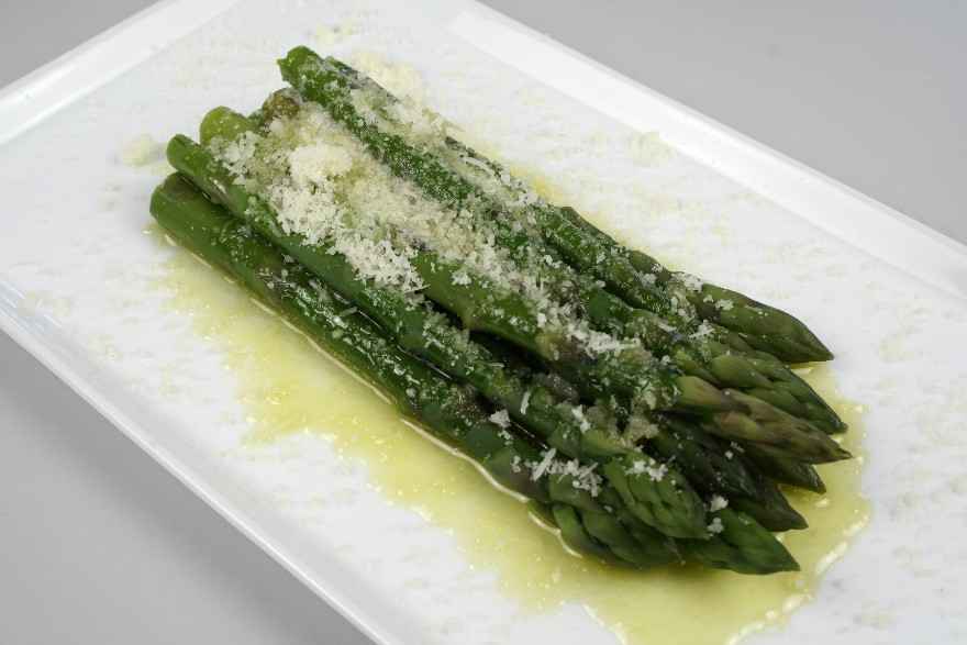 Asparges med parmesan (Asparagi alla parmigiana) ... klik for at komme tilbage