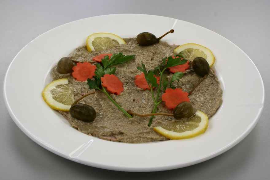 Vitello tonnato freddo (koldt kalvekød i tunsauce) ... klik for at komme tilbage