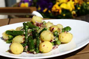 Kartoffelsalat med asparges