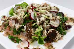 Grøn salat med røget stenbider