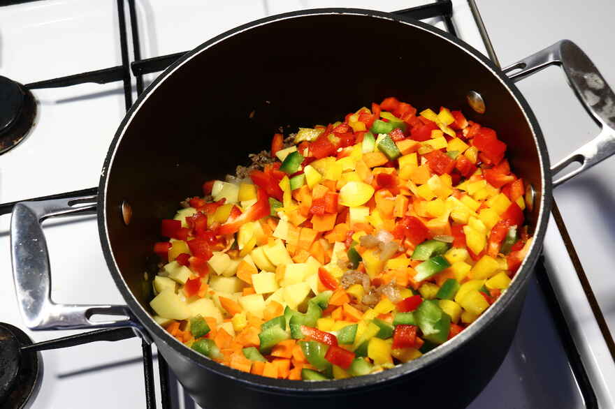 Gullaschsuppe med hakket oksekød ... klik for at komme tilbage