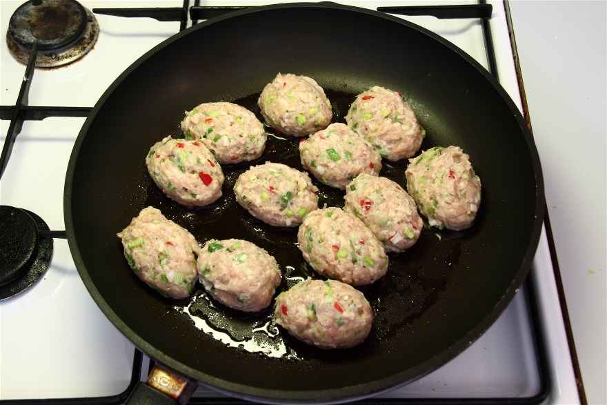 Kyllingefrikadeller med lækker kartoffelmos ... klik for at komme tilbage